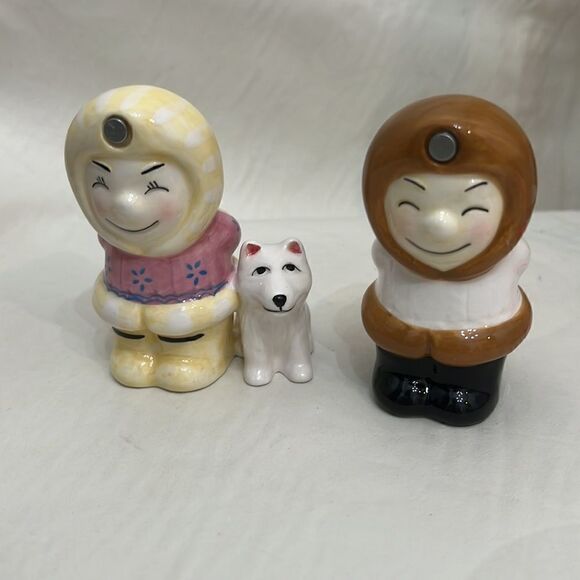 Magnetic Eskimo Alaska Salt Pepper Shakers 3 1/2 Inches Tall 4 Inches Wide Used - Picture 2 of 7